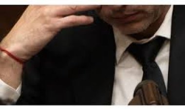 Quién es y cuánto cobra el diputado libertario que se durmió en el Congreso