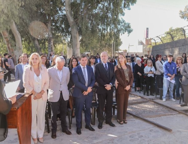 El gobernador Orrego participó del homenaje por el aniversario del Holocausto y el Levantamiento del Gueto de Varsovia
