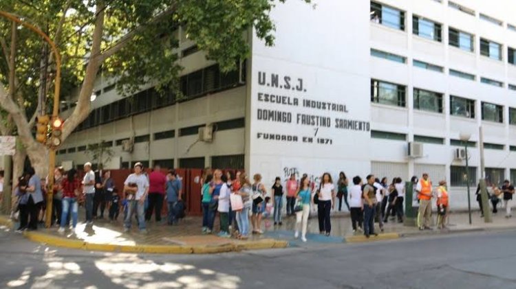 Padres exigen que se garanticen las clases en las escuelas preuniversitarias de la UNSJ