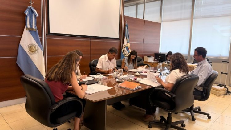 Avanzan licitaciones para mejorar la salud y el mantenimiento de escuelas