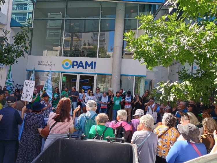 Médicos de cabecera de PAMi rechazan cobrar $2.100 por paciente y paran 72 horas