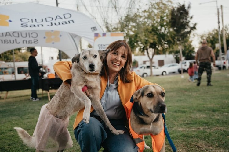 Capital festejó el Día del Animal junto a los vecinos y sus mascotas en Plaza Italia