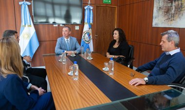 Fabián Martín recibió a autoridades de Santander Argentina