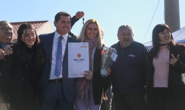 Orrego entregó viviendas en Ullum: 105 familias accedieron a su casa propia