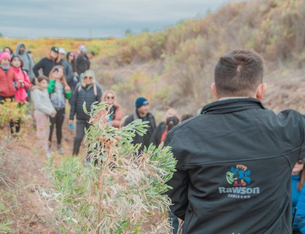 Rawson invita a vivir una experiencia rural entre granjas dunas y montañas