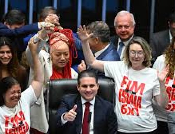 Histórico: aprueban en Brasil la reducción de jornada laboral