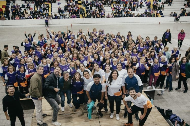 Capital entregó nuevas remeras a integrantes de las pistas de salud y escuelas deportivas