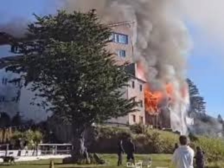 Se incendió un histórico hotel en Bariloche