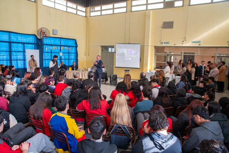 San Juan Escribe 2026 llegó a Rawson para convocar a nuevos talentos literarios