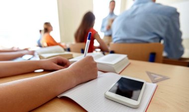 Una nueva provincia restringió el uso del celular en las escuelas