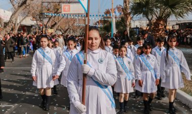 Estudiantes de Santa Lucía prometieron lealtad a la Bandera