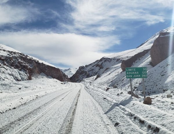 Por nevadas cerraron el Paso de Agua Negra