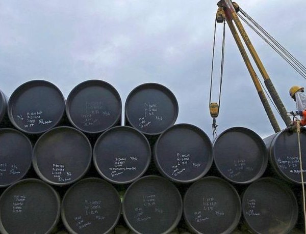 El petróleo cotiza por debajo de los US$80