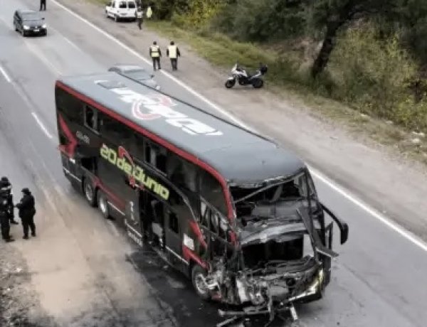 Un colectivo Sanjuanino, chocó en Salta, dejando un muerto y varios heridos