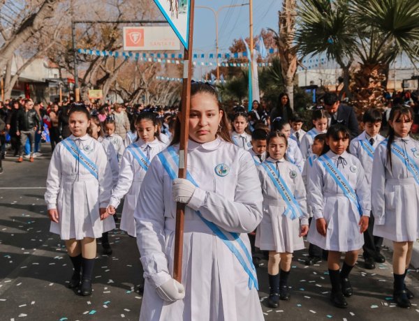 Estudiantes de Santa Lucía prometieron lealtad a la Bandera