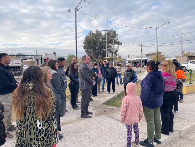 Miodowsky recorrió el Lote 34 en La Bebida y dialogó con los vecinos por el inicio de nuevas obras