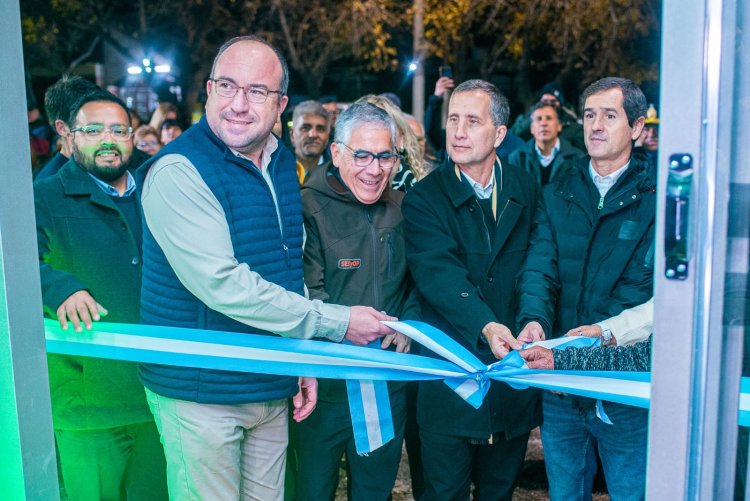 Rivadavia inauguró la cuarta parada de colectivo climatizada en la Universidad Católica de Cuyo