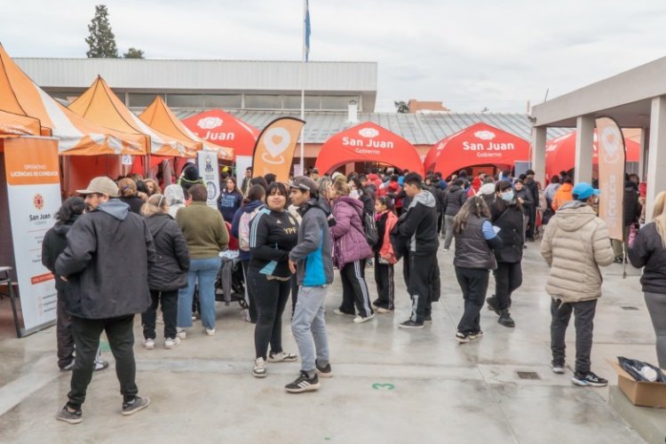 Más de 2400 personas hicieron trámites y consultas en el San Juan Cerca en Chimbas