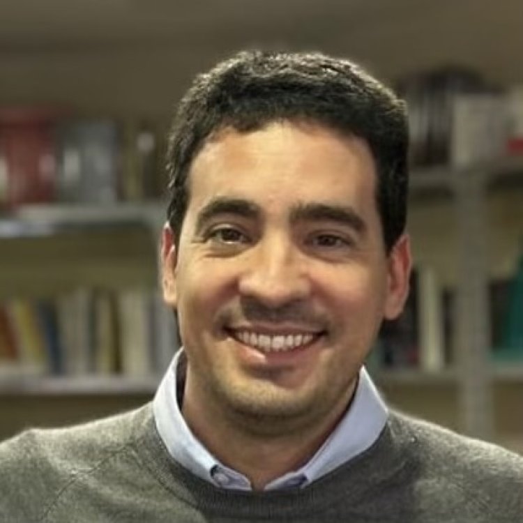 Quién es Adrián Ravier, el economista que será el nuevo vocero presidencial