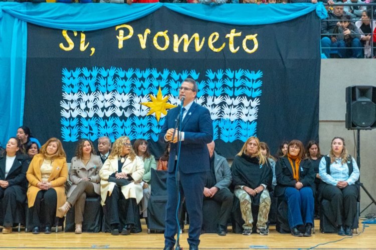Más de 1.400 alumnos de Rawson prometieron lealtad a la Bandera Argentina