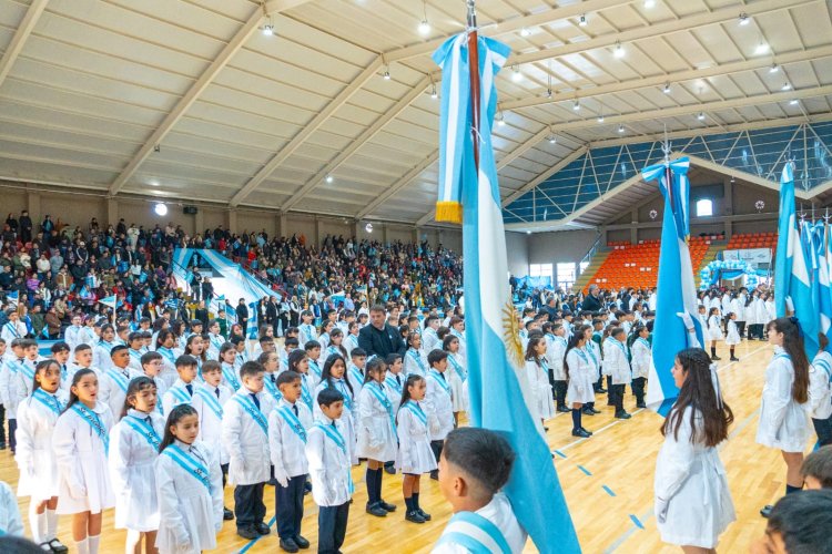 Más de 1.400 alumnos de Rawson prometieron lealtad a la Bandera Argentina