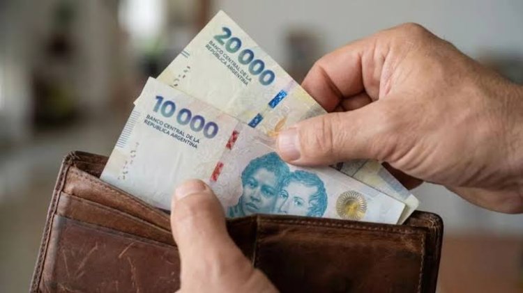 Los salarios aumentaron 3,7% en abril y acumularon una suba de 12,7% en cuatro meses