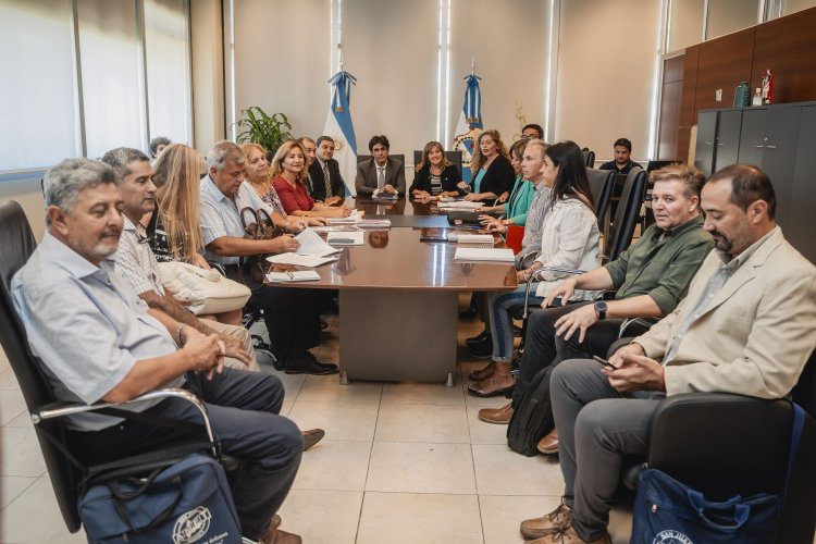 El Gobierno y los gremios docentes vuelven a sentarse este martes en la mesa paritaria