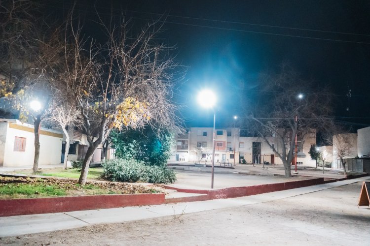 Rawson iluminó el Barrio Teniente Silva y dio respuesta a un reclamo histórico de más de 30 años