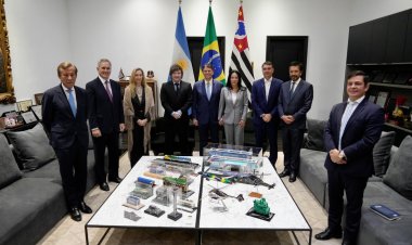 Javier Milei se reunió con Flávio Bolsonaro en Brasil