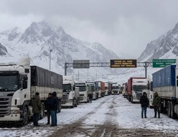 Más de 1.500 camiones permanecen varados en Mendoza