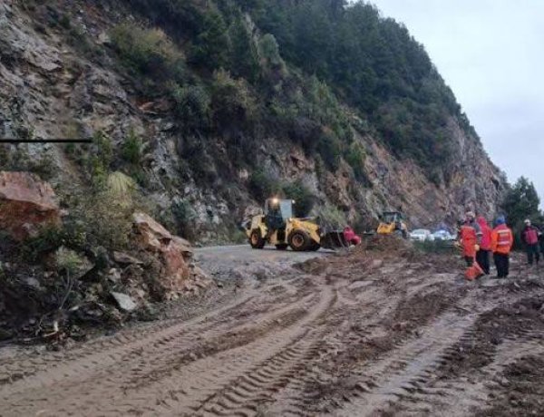 Impresionante derrumbe en la Ruta 40: hay corte total en el Camino de los Siete Lagos