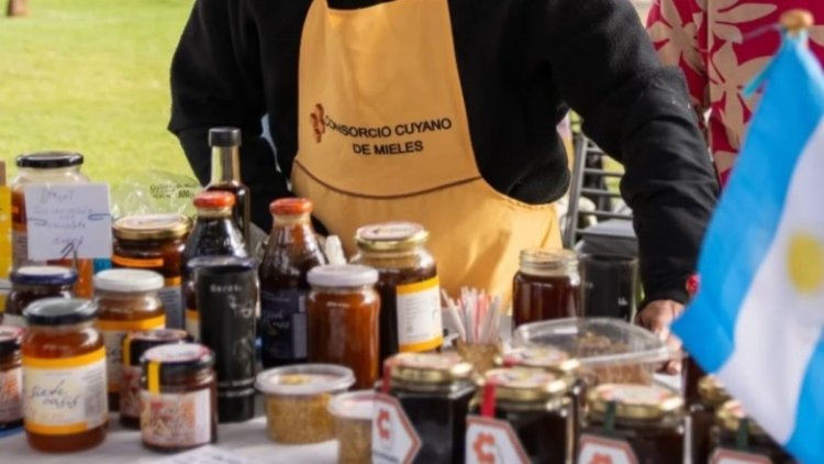 La Feria Agroproductiva celebra el cierre de la XIV Semana de la Miel Sanjuanina