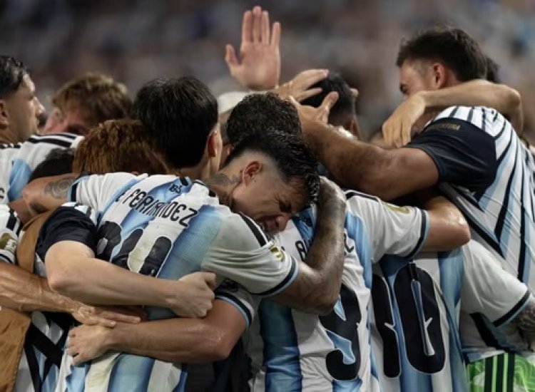 Argentina venció en un partido durísimo a Cabo Verde y se metió en los octavos
