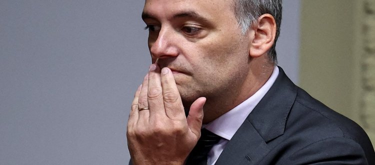 Prohibieron la salida del país a Manuel Adorni por peligro de fuga inminente