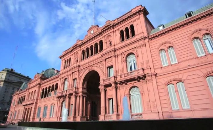 El Gobierno no dictó asueto por el partido, pero dio "libertad de acción"