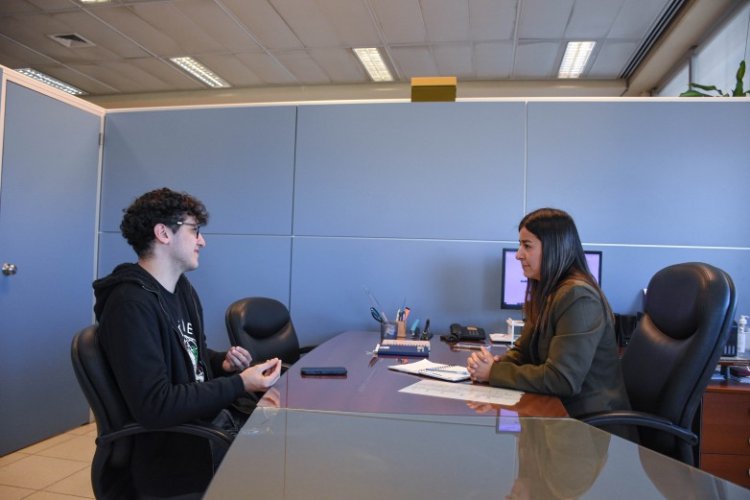 Un joven sanjuanino representó al país en un programa de liderazgo en Europa