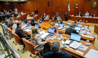 El gobernador Orrego amplia el Plan Educativo de San Juan con 50.000 computadoras para alumnos y docentes