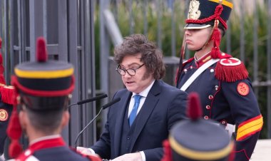 Milei homenajeó a San Martín:  "debemos seguir el camino de nuestro padre fundador"
