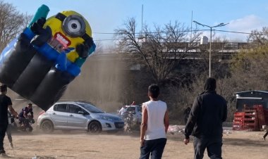 Pánico en Córdoba: un remolino levantó un inflable con chicos adentro en Cruz del Eje