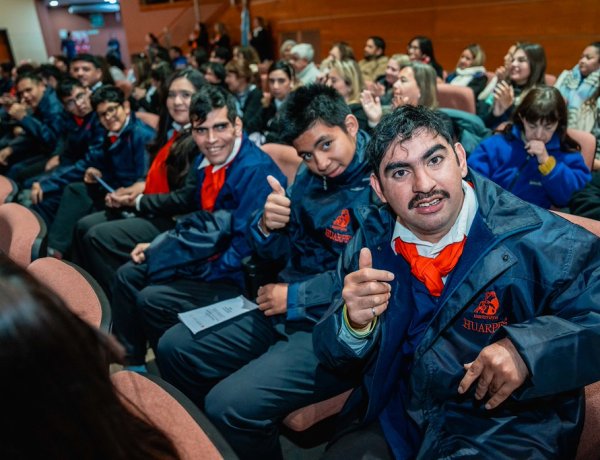 Educación Especial abrió su semana con una puesta teatral de estudiantes