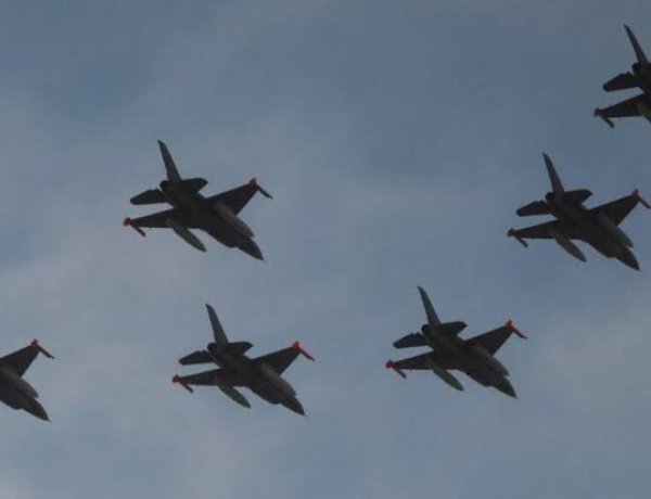 Día de la Fuerza Aérea argentina: los impactantes videos del desfile de los aviones F-16