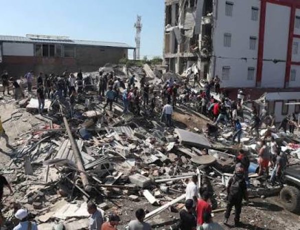 Asciende a 265 la cifra de muertos por el terremoto en Colombia