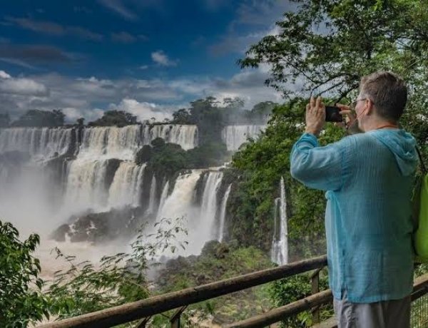 Fin de semana largo: más turistas que gastaron menos