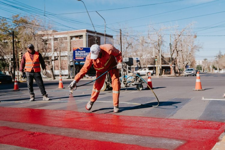 Avanzan las tareas de demarcación vial en avenida Libertador