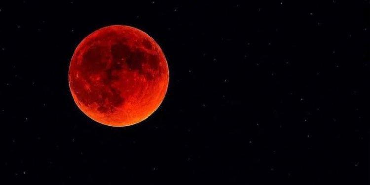 La Luna se teñirá de rojo: cuándo será el eclipse visible desde Argentina