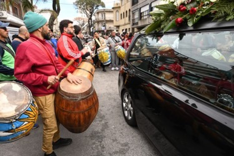 Con tambores y una nueva caravana: el entierro de Rubén “El Negro” Rada