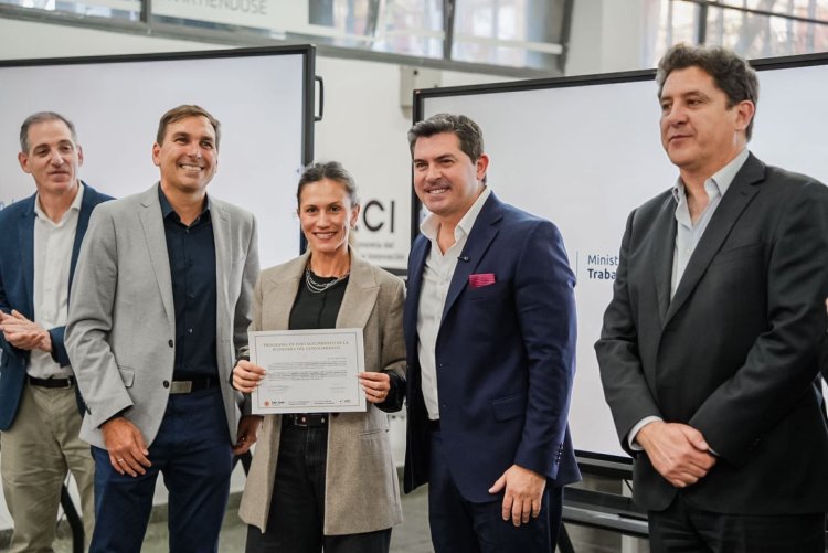 Orrego entregó $350 millones para la digitalización de Pymes de San Juan