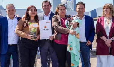 El sueño de la casa propia: Orrego entregó viviendas a 118 familias de Angaco