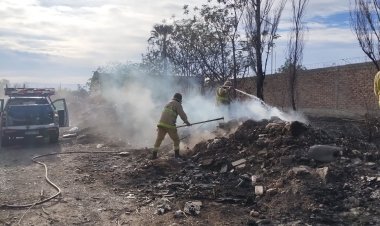 Máxima precaución en Médano de Oro: combaten focos de incendio y piden no encender fuego ante el Zonda