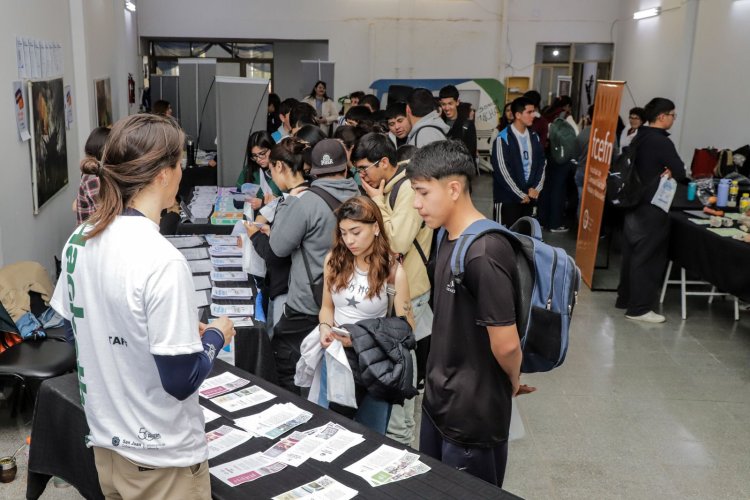 El intendente Matías Espejo visitó la Feria Educativa de la UNSJ en Jáchal